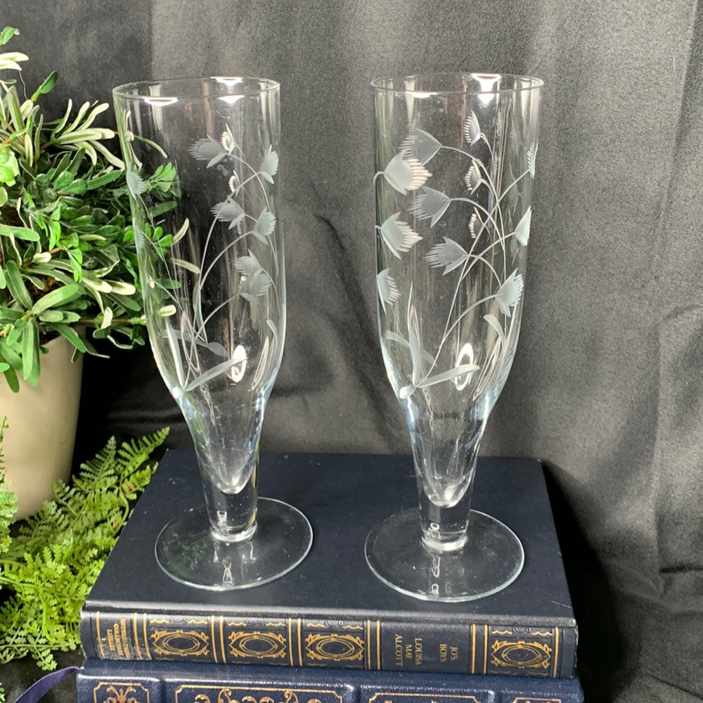Set of 2 Vintage etched glass beer pilsners